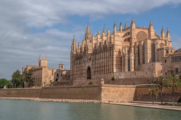 Exploring Palma de Mallorca's History and Culture on a Free Walking Tour : A Brummie Home and Abroad