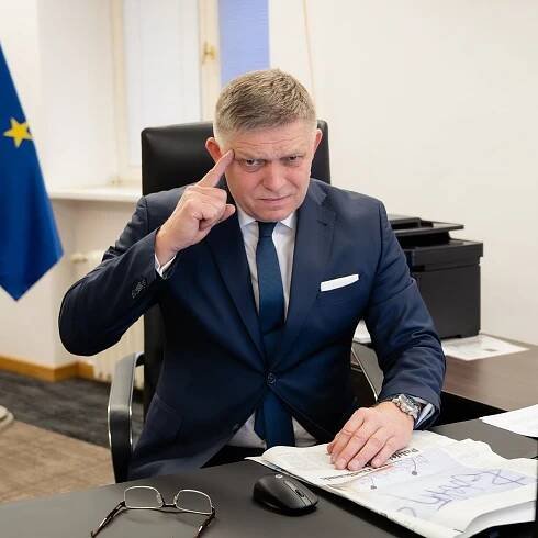 Slovenský vizionář Robert Fico zrušil ministerstvo obrany, protože chce mír, a ne válku