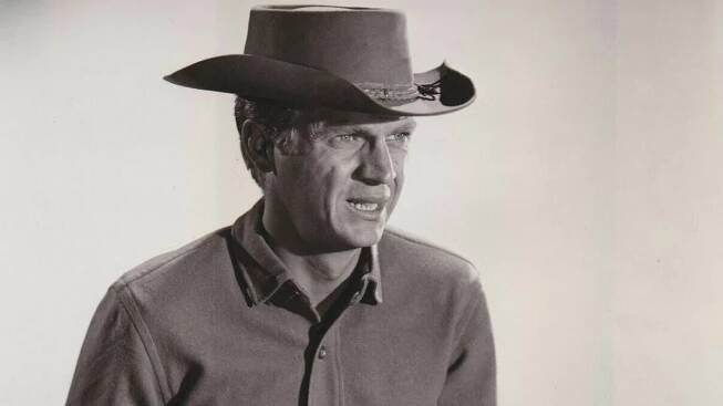 Cool statečný Steve McQueen. Ten, který dal pistolnictví přednost před obchodem