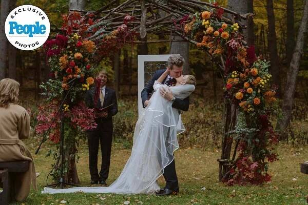 Seth Meyers' Brother Josh Meyers Marries McKenzie Rollins
