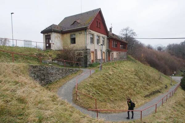 Správa železnic nesmí bourat další nádraží. Z Chotyně je kulturní památka
