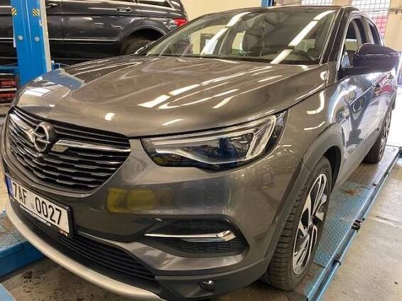 Opel Grandland garanční prohlídka, palivový filtr, brzdová kapalina, výměna zadních brzdových destiček