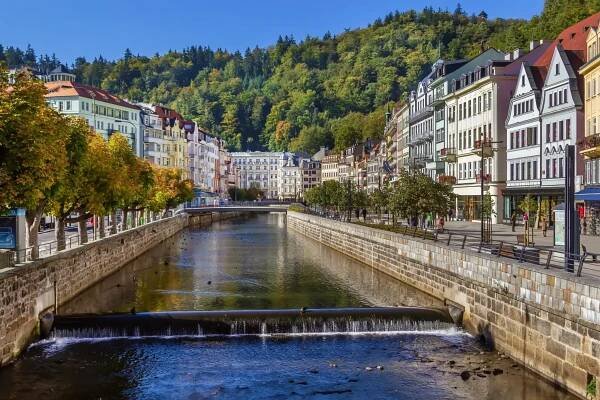 Tisíckrát lepší než Karlovy Vary! Fantastická lázeňská místa, která zaplatí i senioři, co mají hluboko do kapsy - ByznysDeník