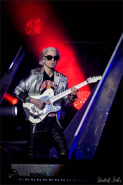 MÖTLEY CRÜE, DEF LEPPARD - 2. 6. 2023, Praha, Letiště Letňany | Spark Rock Magazine
