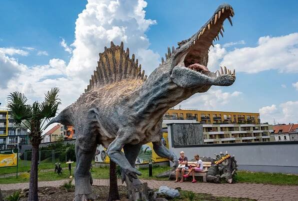 Dinosauři jsou na střeše obchodního centra v Praze! | Vyletnik.cz
