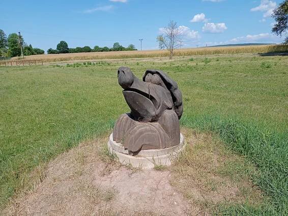 Fotografie - Dřevěná socha krtka - 07.07.2023