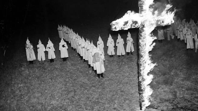 Ku-klux-klan: Příběh nejznámějších rasistů v bílých kápích – G.cz