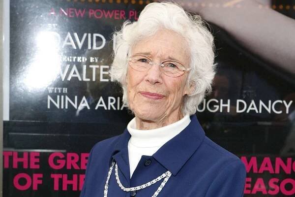 Frances Sternhagen, Tony-Winning and Emmy-Nominated Actress from 'Cheers' and 'Sex and the City', Dead at 93