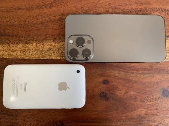 Takto fotí iPhone 13 Pro ve srovnání s iPhone 3gs