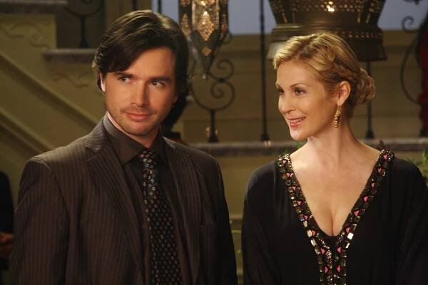 Did someone say pancakes? Rufus Humprey, played by Matthew Settle, is everyone's favorite chef and Brooklyn dad on the CW's 