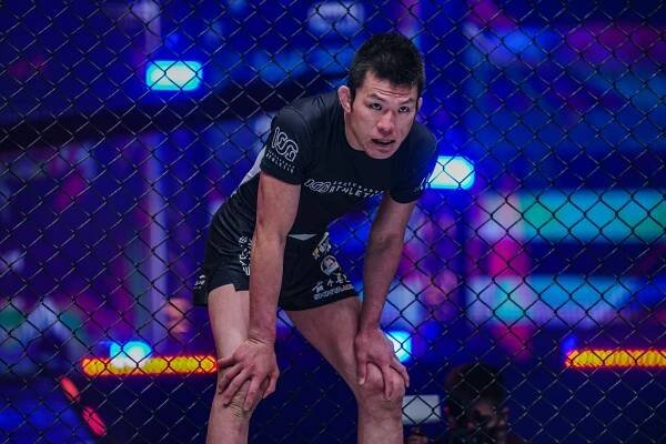Shinya Aoki stands in the Circle at ONE 157