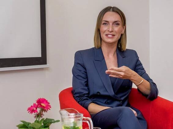 Společný ples v Dolních Kralovicích odmoderuje Jana Peroutková z České televize