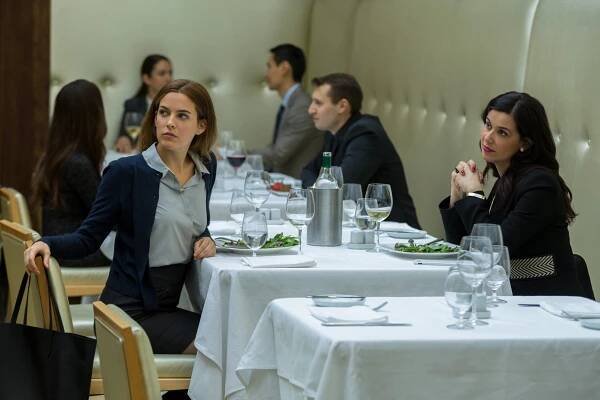 Já, společnice - Přítelkyně - Z filmu - Riley Keough, Alexandra Castillo