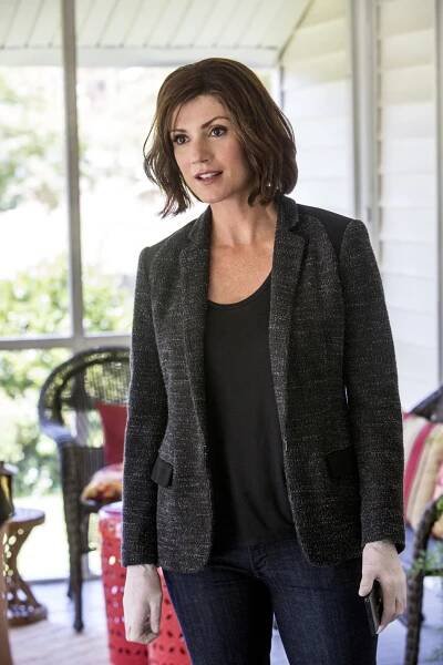 Zoe McLellan as Jennifer Coates in NCIS: New Orleans