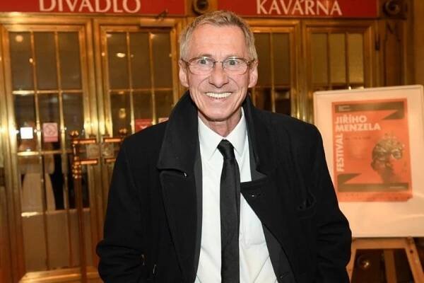 Otík ze snímku Vesničko má středisková přijel vzdát poctu Jiřímu Menzelovi. V minulosti mu prakticky zachránil život