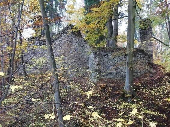 Photos - Hrádek u Purkarce - zřícenina hradu - kaple přes příkop - 31.10.2009