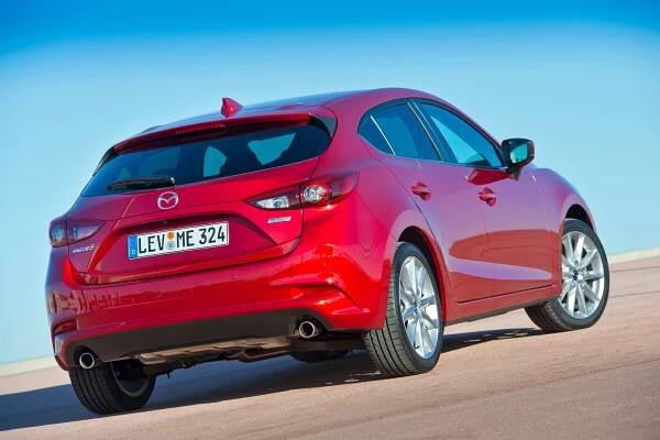 Mazda 3: Podrobné specifikace vozidel & Interaktivní nástroj pro srovnání