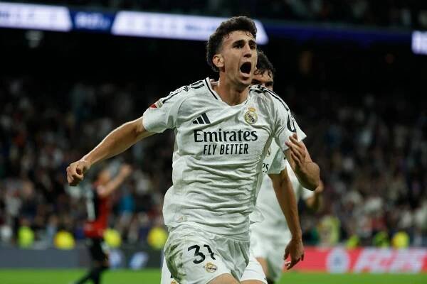Real Madrid score stoppage-time winner to delay Barcelona’s title triumph