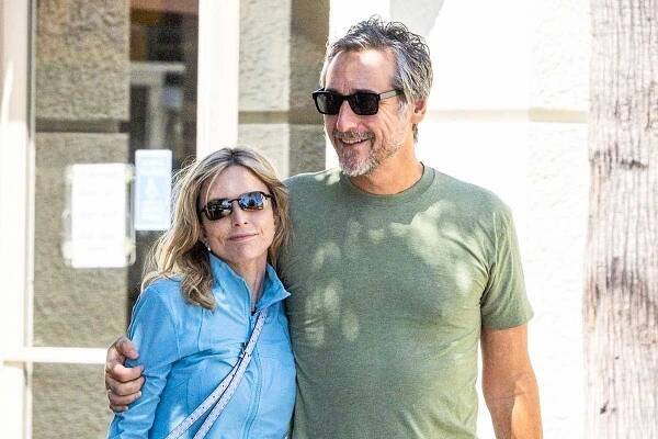 'Melrose Place' Alum Courtney Thorne-Smith Kisses New Man 3 Months After Filing for Divorce from Husband Roger Fishman