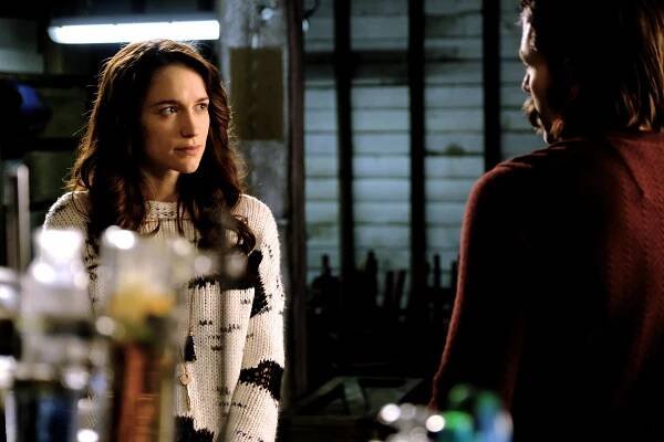 Wynonna Earp - She Ain't Right (S02E04) (2017)
