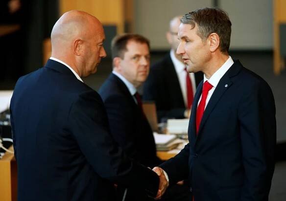 Premiér v Německu den po zvolení končí. Židé měli „nejhorší obavy“, Merkelová zuřila