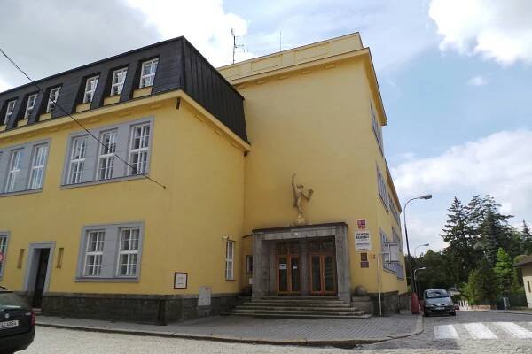 Obchodní akademie T. G. Masaryka foto 1