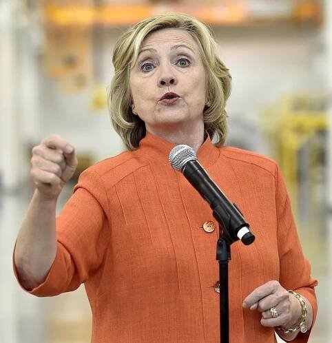 Clintonová nechala odstranit tajné označení dokumentů, kvůli technickým potížím
