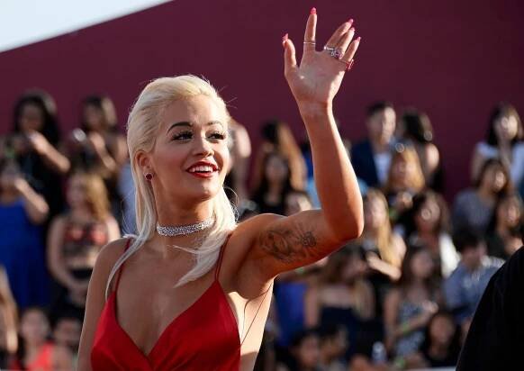 Foto: Nahá Miley Cyrus a královna Beyoncé pobraly ceny MTV