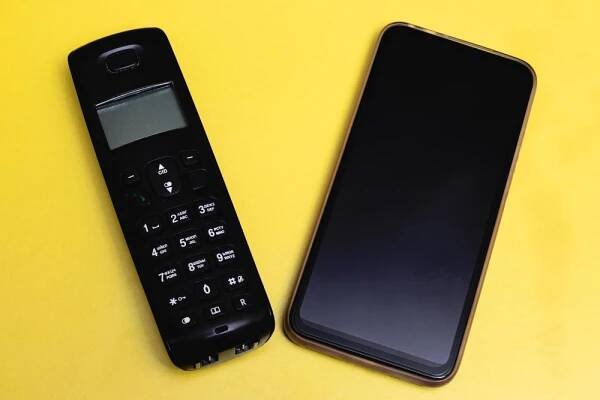 Na starém mobilním telefonu jde vydělat balík. Tohle jsou ty nejdražší historické modely – TECS