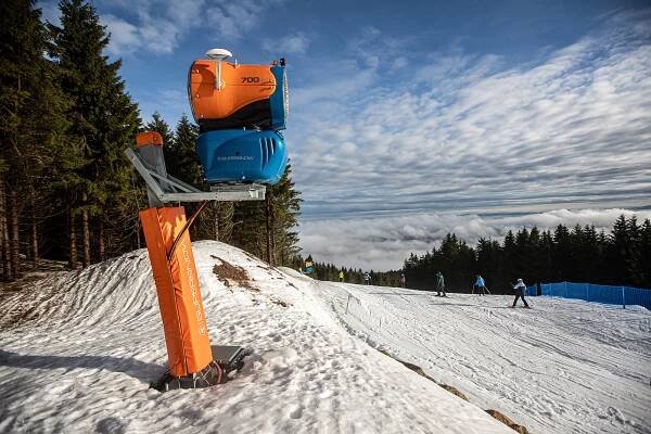 Prázdniny v Orlických horách i dál lákají na lyže, na běžky to ale příliš není