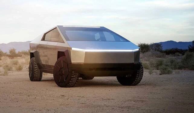 Tesla není první! 10 sci-fi aut ve tvaru klínu, která vešla do historie