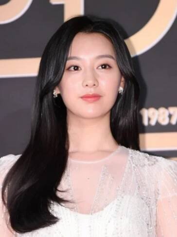 Kim Ji-won - Wikipedia