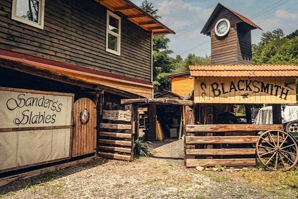 Dragon Glamping |