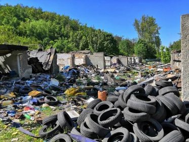 Další černá skládka v Ostravě bude minulostí, zmizí odpad u ulice Muglinovské