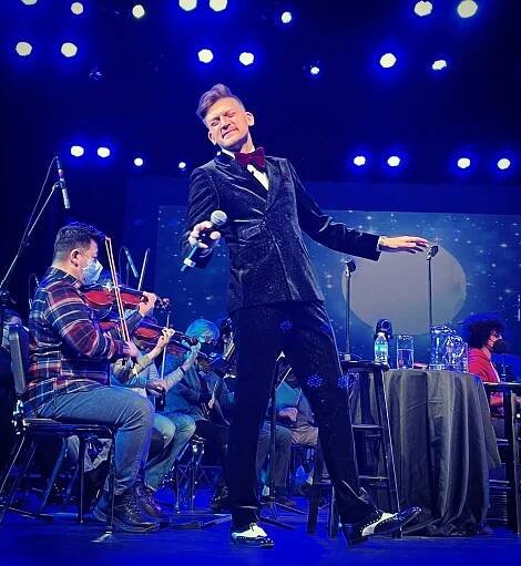 The face you make when @cape_symphony plays the song JUST RIGHT! @markkopitzke #symphony #concert #pops #jazz #singers #crooner
