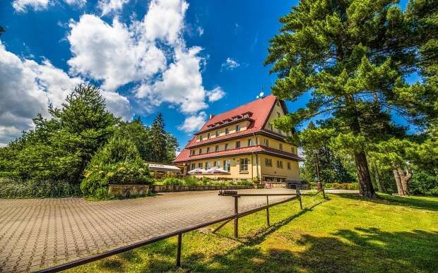 Český ráj: Parádní dovolená v Parkhotelu Skalní město *** s vínem neomezeně + polopenze a 50% sleva na vířivku - 24travel.cz
