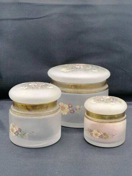 Set Of 3 Antique Glass Dressing Table Boxes With Painted Flowers. - Rosita Rapetti