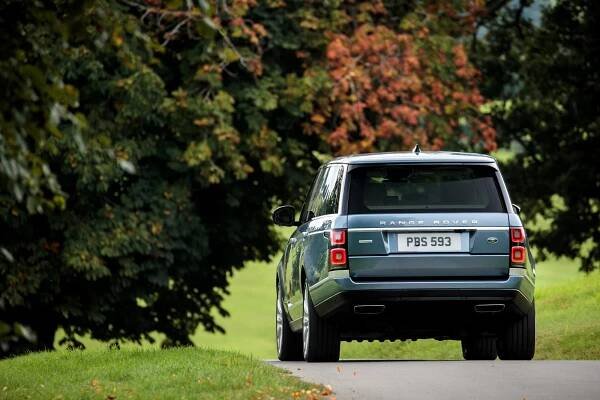 Nový Range Rover se představuje, přidává hybrid, ale i 565koňový motor V8