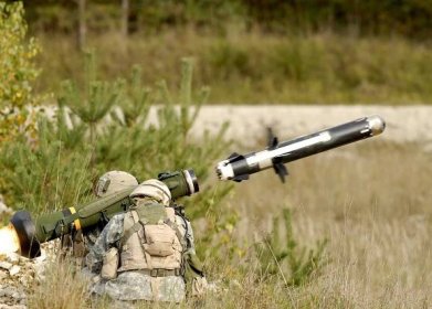 Ukrajina otestovala protitankové strely Javelin dodané od USA
