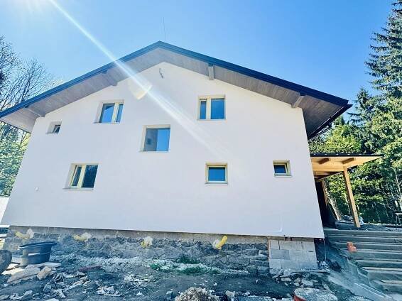 Stavba chaty na Libíně finišuje. První hosty restaurace přivítá v červenci