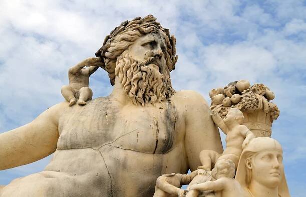 Explore the Intricacies of Zeus's Vast Family Tree