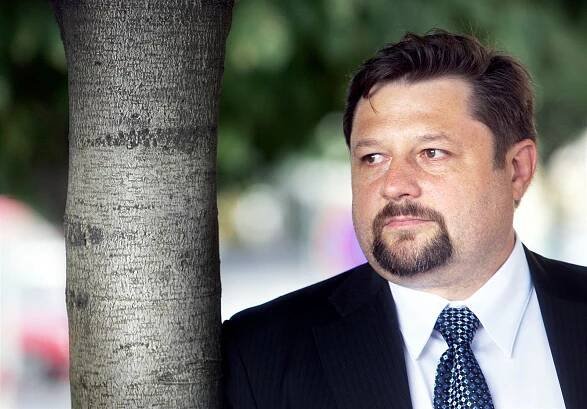 Fotogalerie: Poslanec na útěku. Bývalý poslanec ČSSD Petr Wolf po odsouzení za dotační...