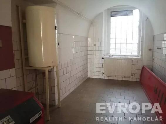 Pronájem obchodního prostoru 36 m2, ulice Palackého - Turnov - EVROPA realitní kancelář
