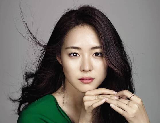 Lee Yeon Hee se do svého manžela zamilovala hned na první schůzce