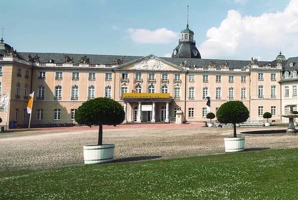 Titelbild auf Studienortseite "duales Studium Karlsruhe": Stadtblick