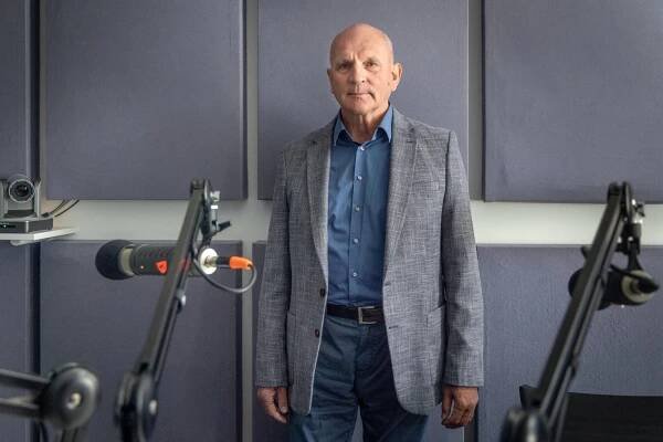 František Mikloško: Pápež slovenskej cirkvi prináša posolstvo, aby sa otvorila (+podcast a video) — Denník N