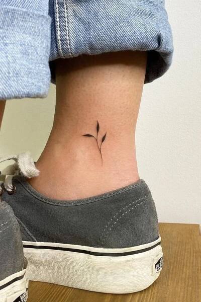 Lindas tatuagens para você se inspirar! | Tattoos, Ankle tattoo, Minimal tattoo