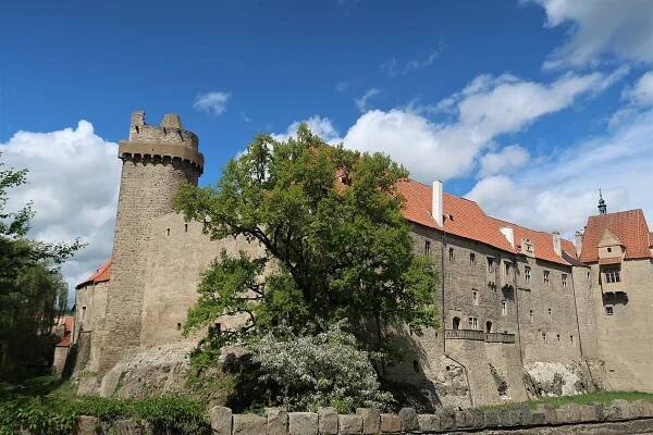Hrad Strakonice: Objevte tajemství templářů v srdci Čech!