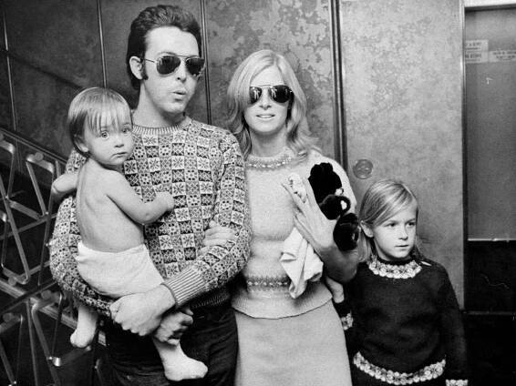 UNITED STATES - OCTOBER 08: Paul McCartney with Linda and children. (Photo by James Garrett/NY Daily News Archive via Getty Images)