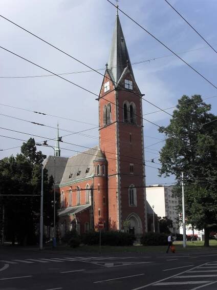 Soubor:Červený kostel Teplice, Trnovany.JPG